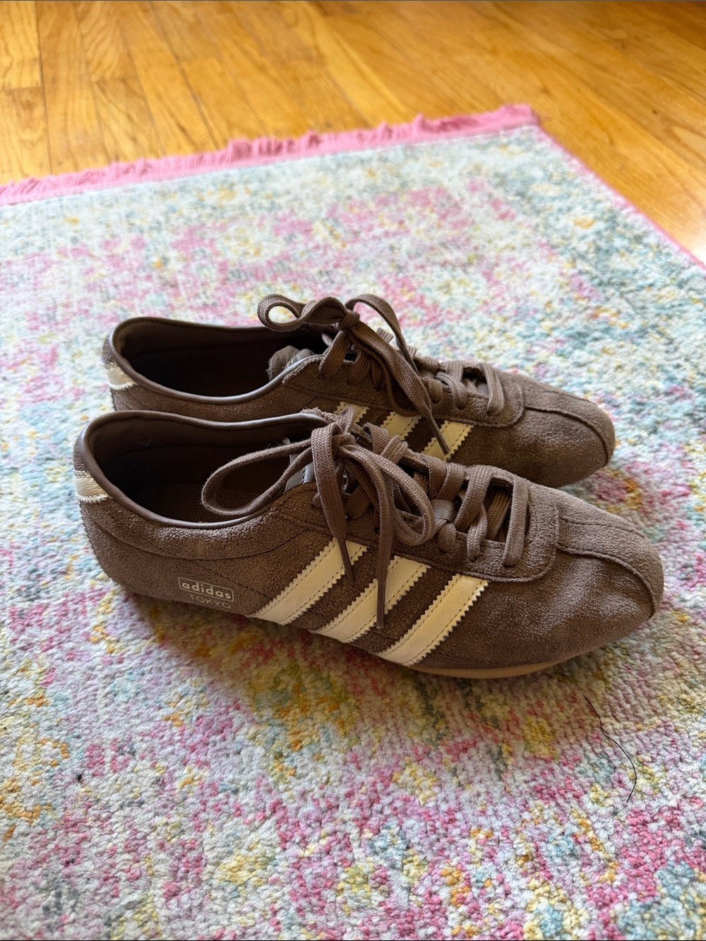 Adidas Tokyos in Brown